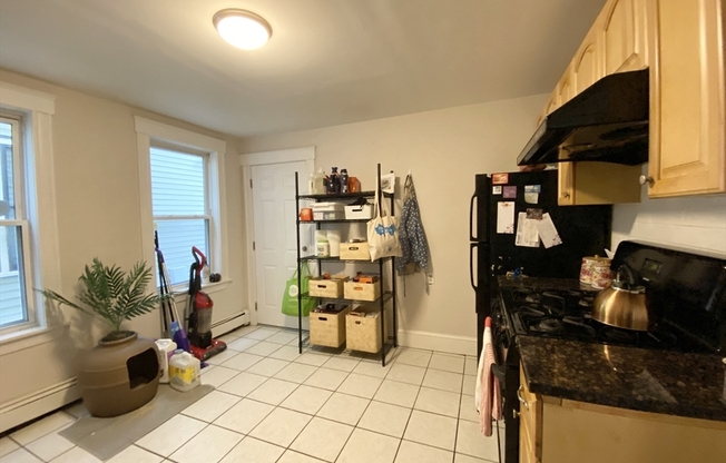 3 beds, 1 bath, $3,450, Unit 1