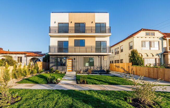 1658 S. Hayworth Ave