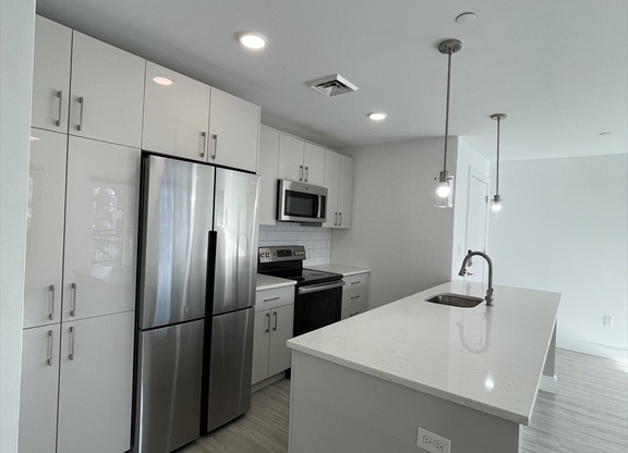 4 beds, 2 baths, 1,222 sqft, $6,100, Unit 306