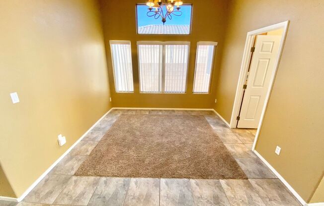 BEAUTIFUL 3 BEDROOM HOME WITH POOL!!
