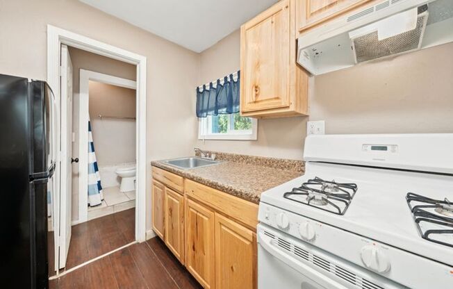 1 Bedroom 1 Bath duplex in Roseville!