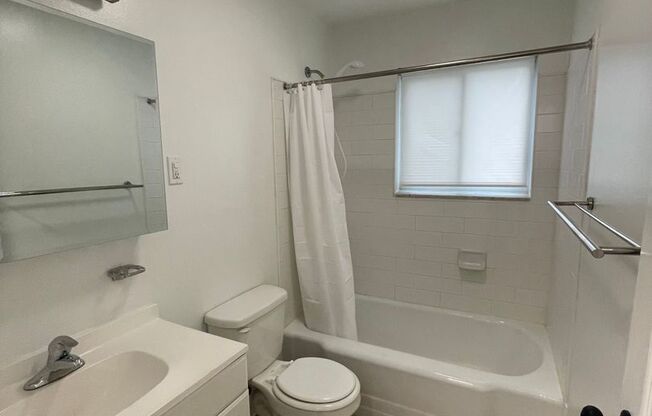 2 beds, 1.5 baths, 940 sqft, $2,500, Unit 84 B