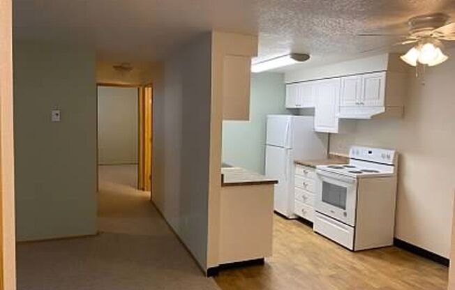 2 beds, 1 bath, 800 sqft, $1,679, Unit 8015