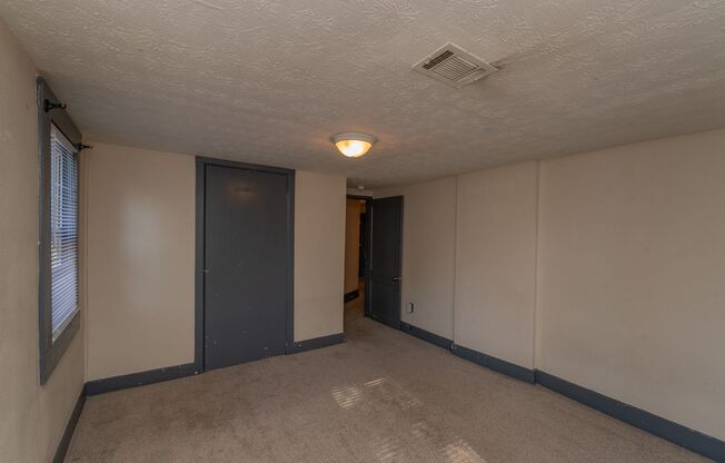 3 beds, 1 bath, $1,250