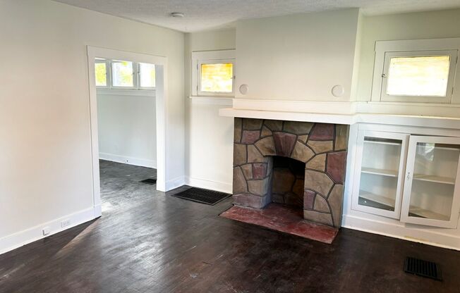 2 beds, 1 bath, $1,600