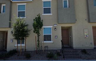 Nearly New Modern Townhome– Move-In Ready!