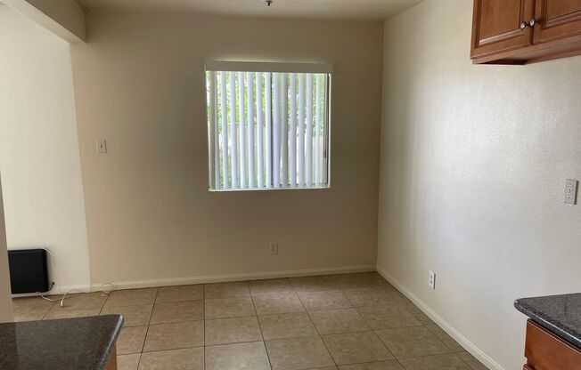 2 beds, 1.5 baths, 950 sqft, $2,495, Unit E