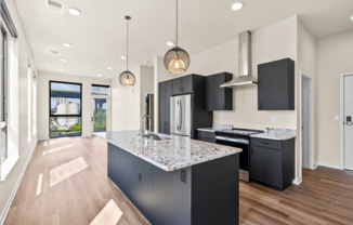 2 beds, 1 bath, 983 sqft, $2,725, Unit 112