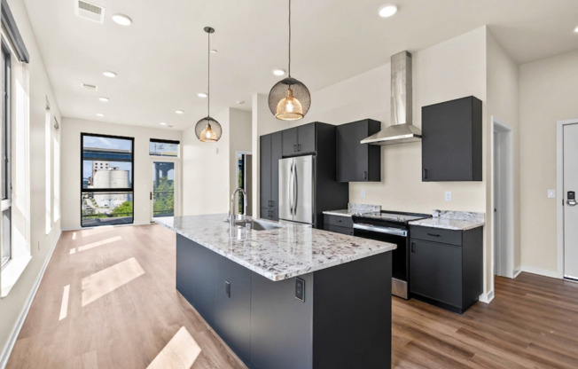 2 beds, 1 bath, 983 sqft, $2,725, Unit 112