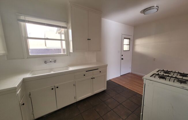 1 bed, 1 bath, $1,695, Unit 14240