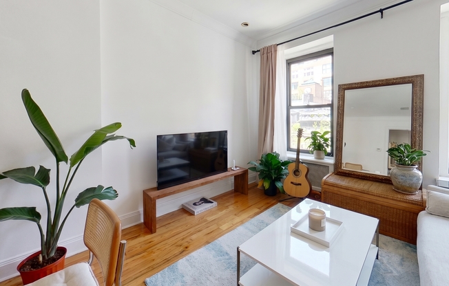 128 E 62 ST