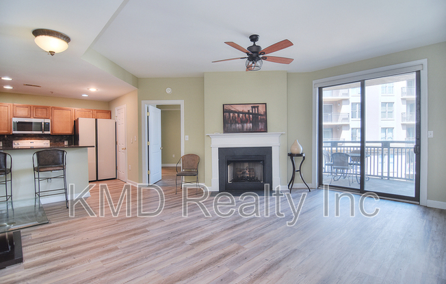 718 W Trade St  Unit  602