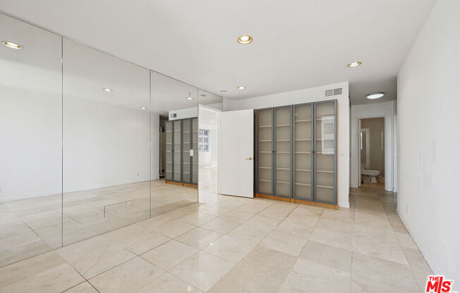 2 beds, 2 baths, 974 sqft, $4,000, Unit 1102