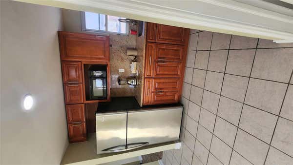 2 beds, 1 bath, 2,400 sqft, $2,700, Unit 3