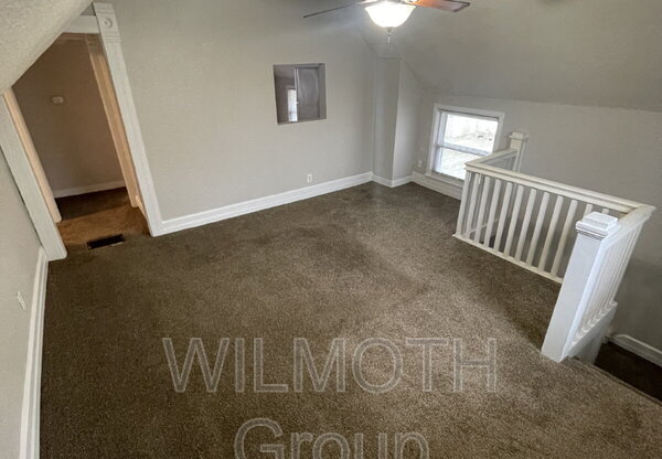 560 N SHEFFIELD AVE