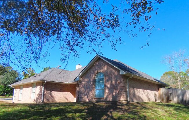 Beautiful 3 Bedroom, 2 Bath Home in Whitehouse!