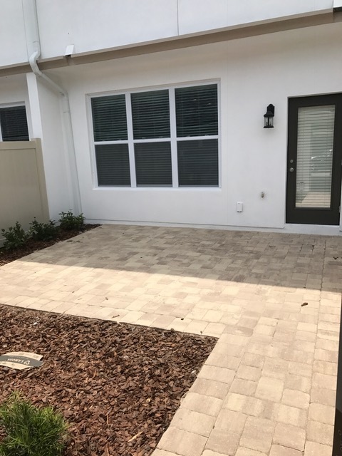3 bedroom and 2 bathrooms townhome