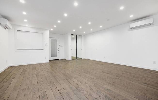 52 LUDLOW ST
