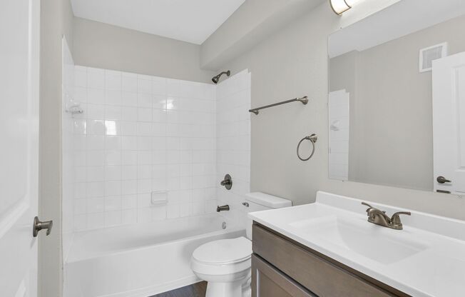 Newly Remodeled | 3 Bedroom 1.5 Bathroom | Upstairs