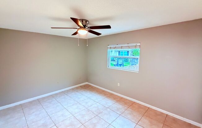 !PRICE DROP! Great complex on Lake Killarney