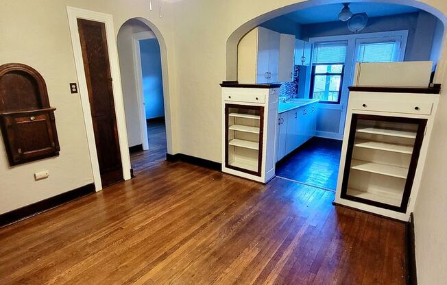 *** Apartments in 15218 * Walk to Regent Square Shopping * Beautiful Historic Reno * Available Now * Pet Friendly ***