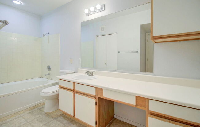 1 bed, 1 bath, 745 sqft, $1,300, Unit 2072
