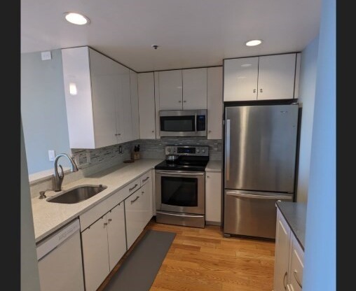 2 beds, 1 bath, 900 sqft, $2,950, Unit FURNISHED