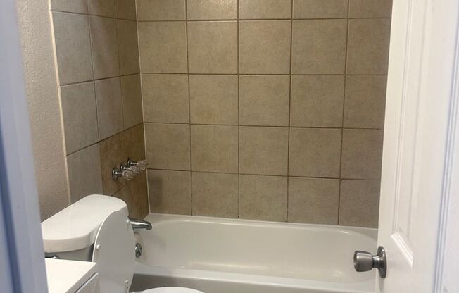 2 beds, 2 baths, 1,000 sqft, $1,725, Unit 3-1631-B
