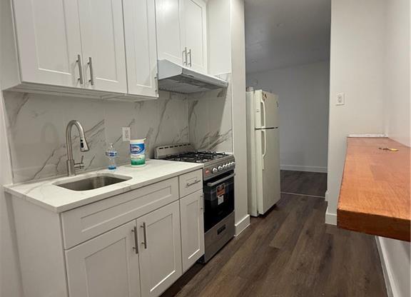 4415 8 AVE
