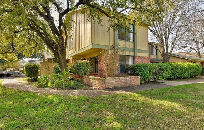 900 W. Village Ln