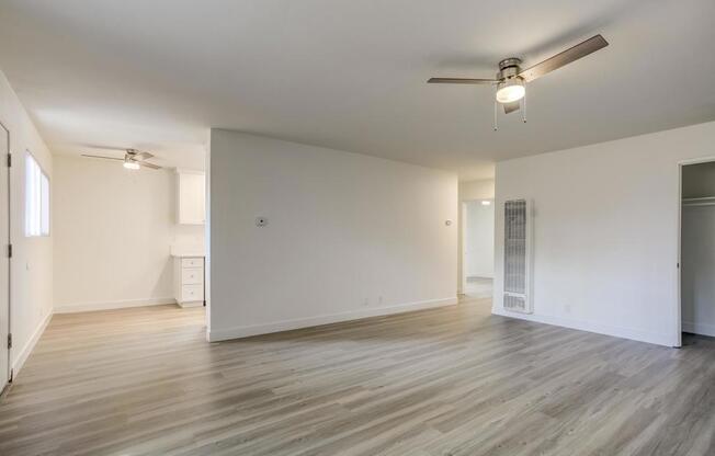 853 W 11 AVE
