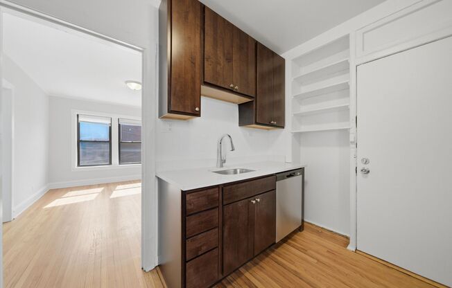 1 bed, 1 bath, 559 sqft, $2,250, Unit 2706-1GG