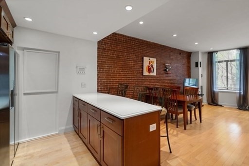 2 beds, 1 bath, 1,165 sqft, $4,000, Unit 304