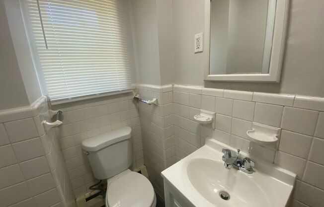 Studio, 1 bath, 230 sqft, $725, Unit B12