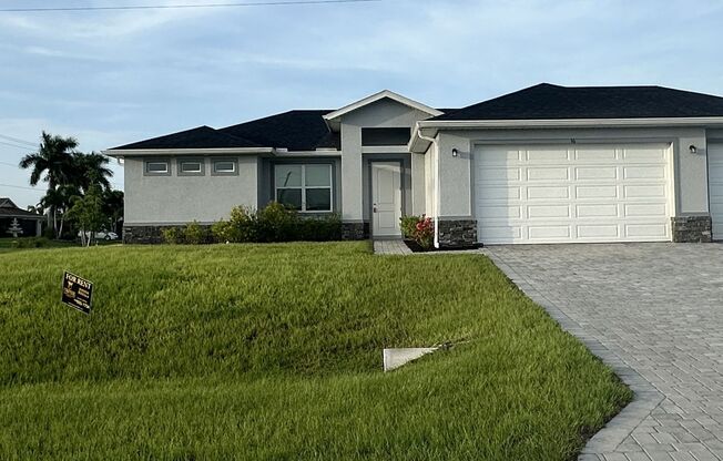 4 Bedroom 2 Bathroom 3 Car Garage- NW Cape Coral Home with Screened Lania