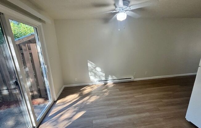 2 beds, 1 bath, 845 sqft, $1,625, Unit 42
