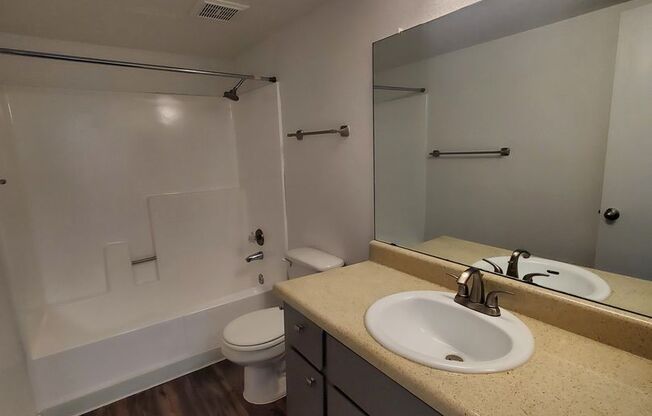 1 bed, 1 bath, 580 sqft, $1,200, Unit 123