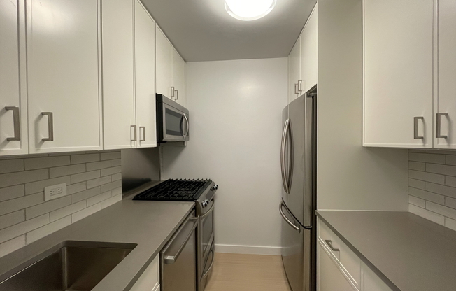 1 bed, 1 bath, $4,995, Unit 19L