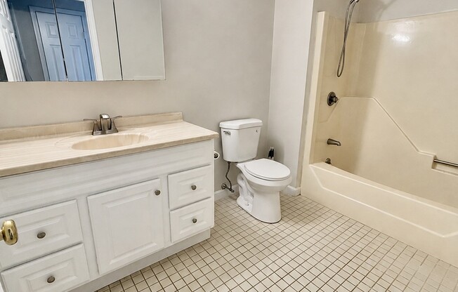 2 beds, 1 bath, 922 sqft, $2,500, Unit 3