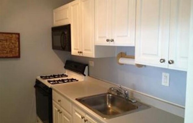 1 bed, 1 bath, 802 sqft, $2,900, Unit 8J