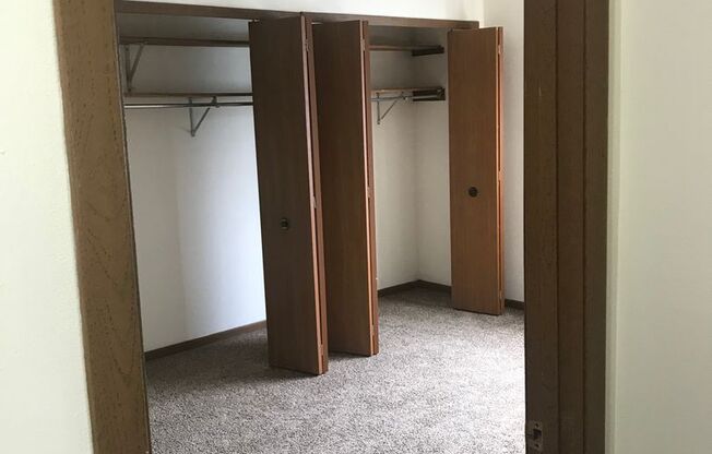 3 beds, 1 bath, 1,040 sqft, $1,695, Unit 3164-207