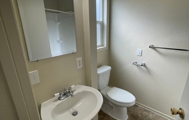 2 beds, 1 bath, $1,155, Unit 747.5