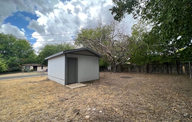 3 beds, 2 baths, $1,300