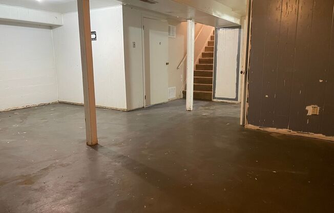 2 beds, 1 bath, 1,855 sqft, $825, Unit Lease only