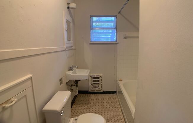 Studio, 1 bath, 400 sqft, $1,075