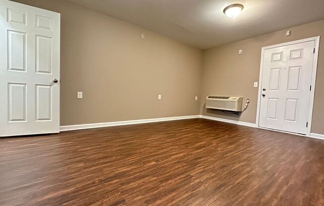 Studio, 1 bath, 179 sqft, $800, Unit 161-M Jack Miller