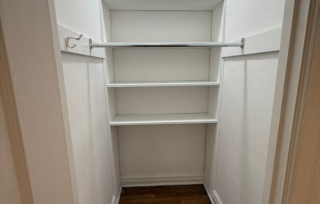 1 bed, 1 bath, 962 sqft, $1,510, Unit New King Edward  306