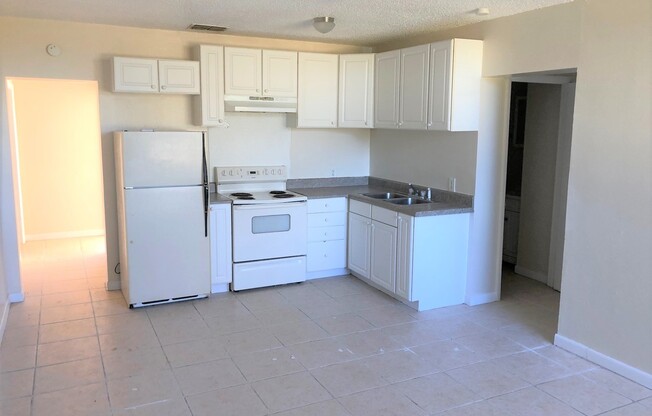 2 beds, 1 bath, $1,300, Unit Apt 5