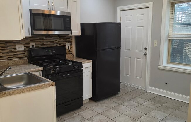 1142 W 84 ST