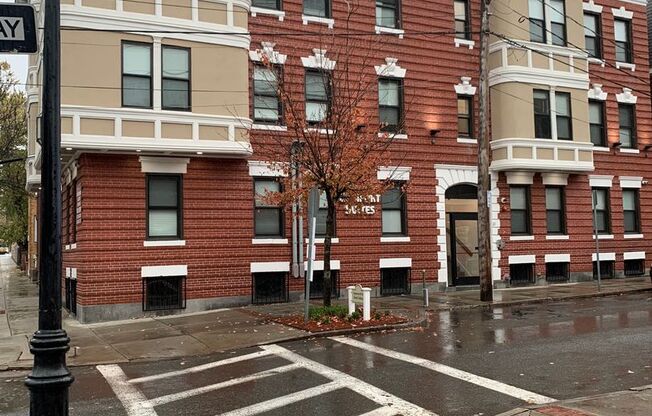 Studio, 1 bath, 9,999 sqft, $1,550, Unit 21-1